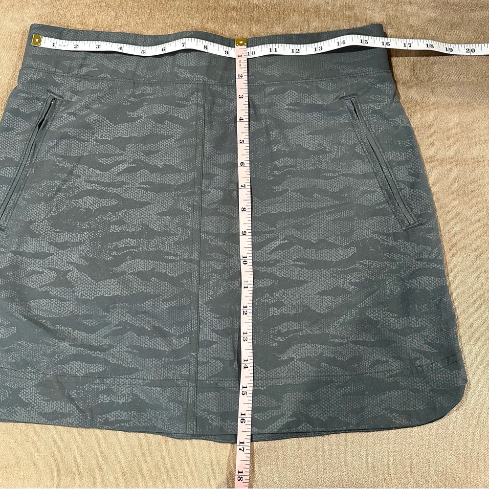 Orvis Camo Travel Skort - Picture 10 of 12